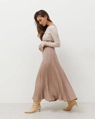 Elegant Ribbed Midi Skirt