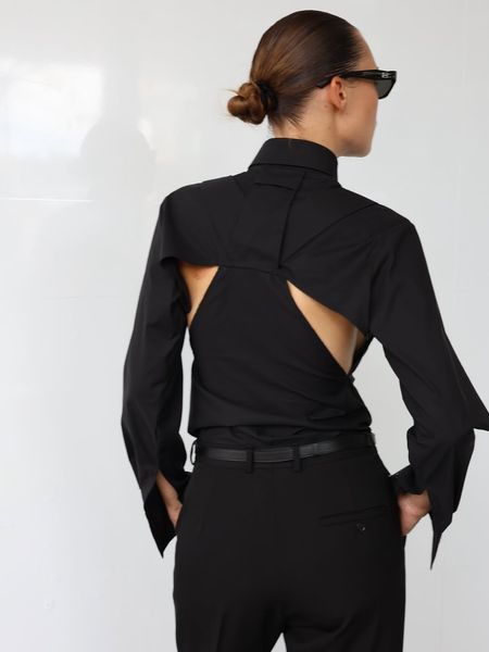 Cotton shirt with an unconventional cut