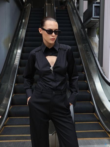 Cotton shirt with an unconventional cut