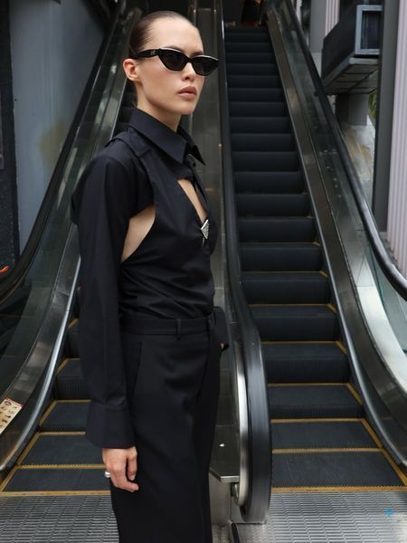 Cotton shirt with an unconventional cut