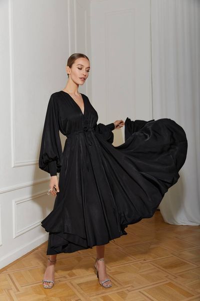 Elegant black midi dress