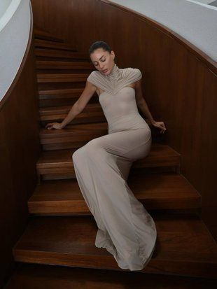 Elegant fitted midi dress